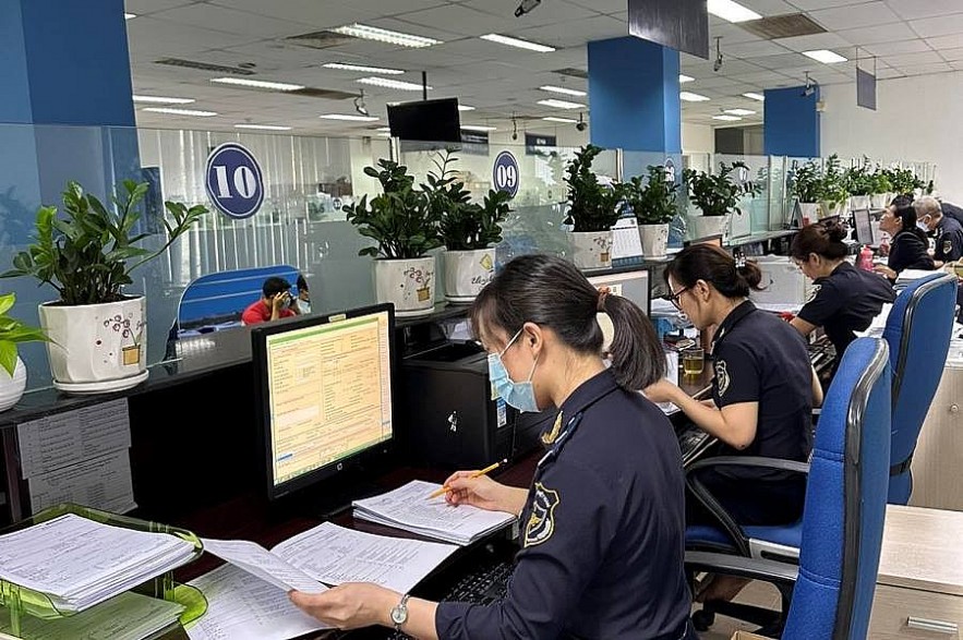 Công chức Cục M.kl991.com tỷ lệ kèo World Cup 2026 TP. Hồ Chí Minh làm thủ tục thông quan Đăng nhập tài khoản thành viên Kl99 cho Sân Chơi Xanh Chín Link Đăng Nhập KL99 M.Kl99.love Hoàn Trả Vô Tận. Ảnh Đỗ Doãn