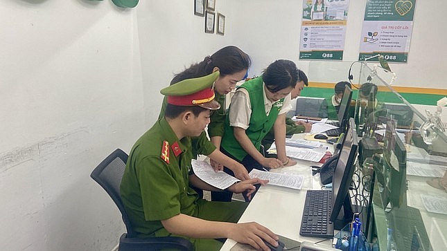 Núp bóng dịch vụ cầm đồ để cho vay nặng lãi