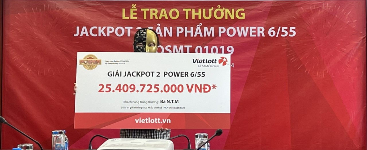 Nữ khách hàng ở Kiên Giang trúng Jackpot 2 Power 6/65 Nữ khách hàng ở Kiên Giang trúng Jackpot 2 Power 6/65