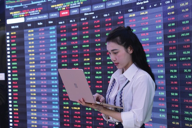 Kl99com link không chặn hôm nay (18/10): VN-Index quay lại điều chỉnh giảm nhẹ trong phiên giao dịch cuối tuần Kl99com link không chặn hôm nay (18/10): VN-Index quay lại điều chỉnh giảm nhẹ trong phiên giao dịch cuối tuần