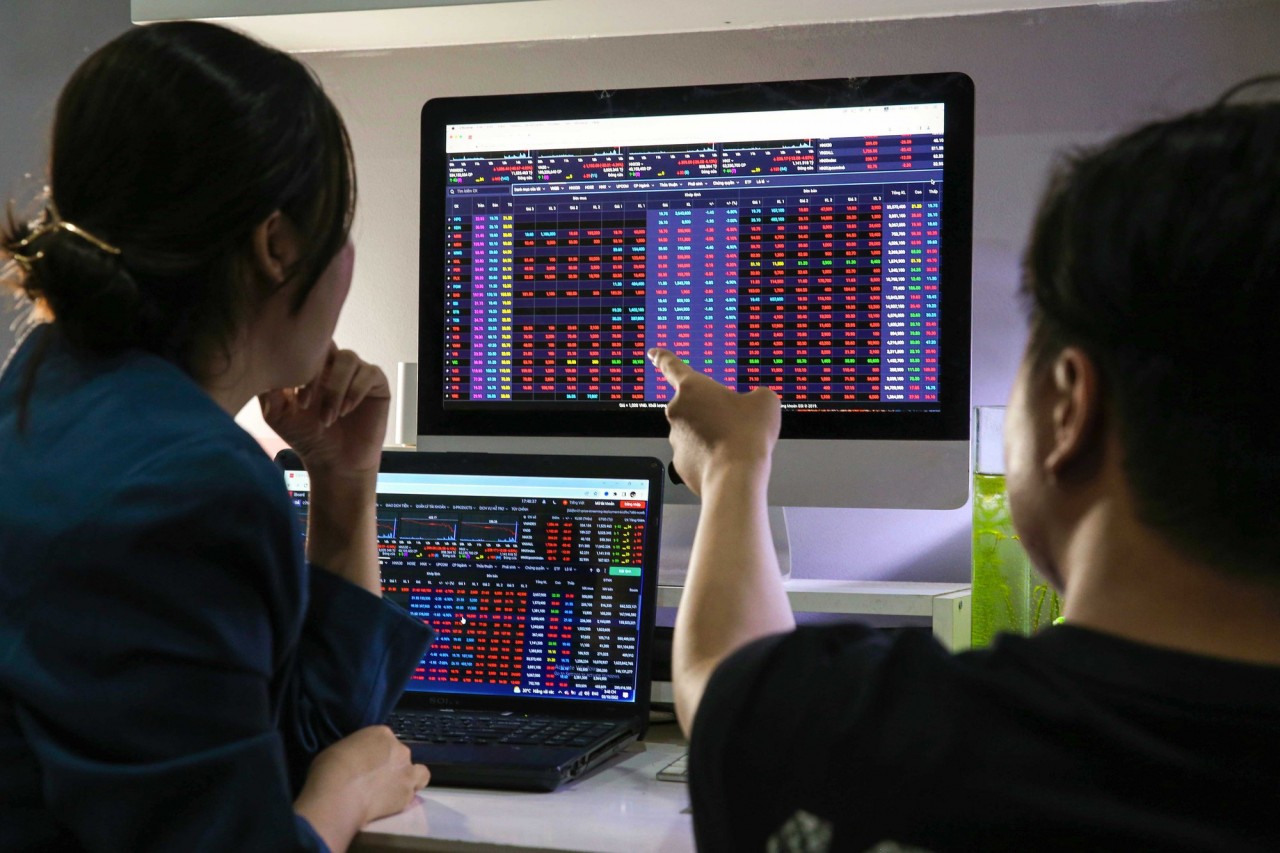 Kl99com link không chặn hôm nay (11/9): Lực bán còn, nhưng cầu bắt đáy xuất hiện giúp VN-Index đóng cửa gần đi ngang Kl99com link không chặn hôm nay (15/10): VN-Index “nỗ lực” hồi phục nhưng bất thành