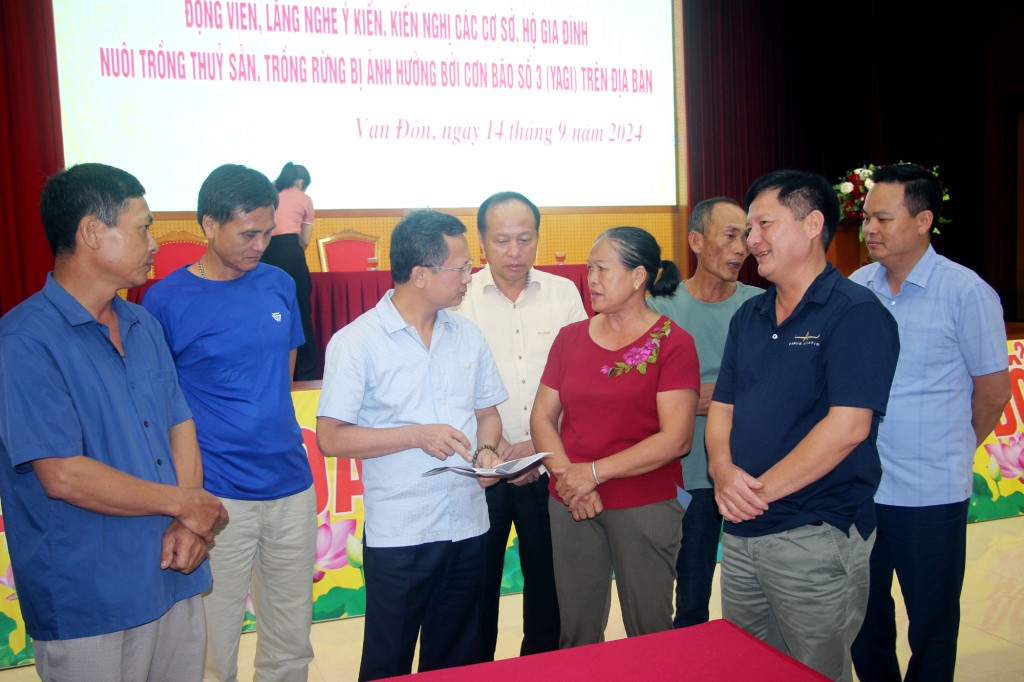 Lãnh đạo tỉnh Quảng Ninh trao đổi với các cơ sở, hộ NTTS và trồng rừng trên địa bàn huyện Vân Đồn. Lãnh đạo tỉnh Quảng Ninh trao đổi với các cơ sở, hộ NTTS và trồng rừng trên địa bàn huyện Vân Đồn.