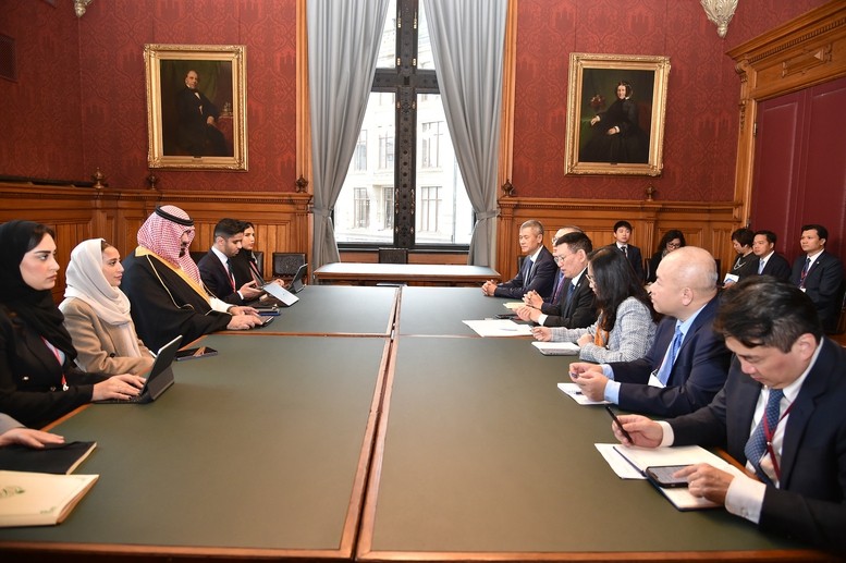 Phó Thủ tướng Hồ Đức Phớc tiếp Bộ trưởng Kinh tế và kế hoạch Vương quốc Arab Saudi. Ảnh VGP/Trần Mạnh Phó Thủ tướng Hồ Đức Phớc tiếp Bộ trưởng Kinh tế và kế hoạch Vương quốc Arab Saudi. Ảnh VGP/Trần Mạnh