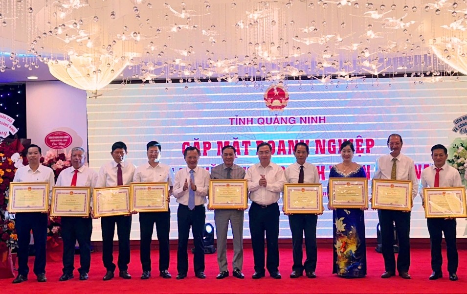  9 hội, hiệp hội Sân Chơi Xanh Chín Link Đăng Nhập KL99 vinh dự được nhận bằng khen của UBND tỉnh.