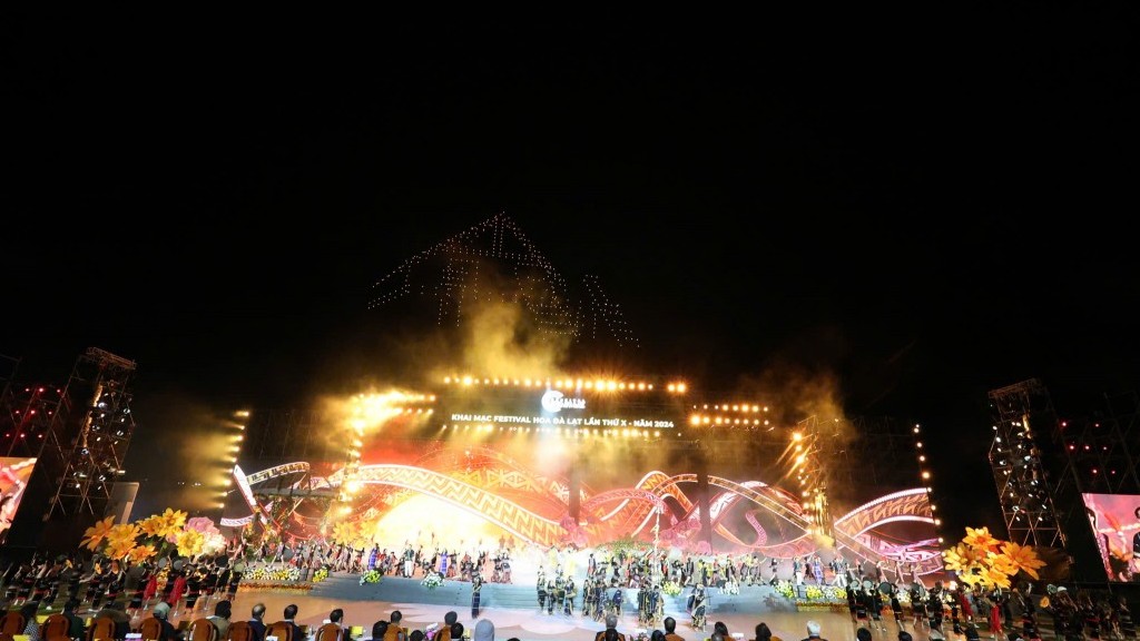 Phó Thủ tướng Nguyễn Hòa Bình dự khai mạc Festival hoa Đà Lạt lần thứ X
