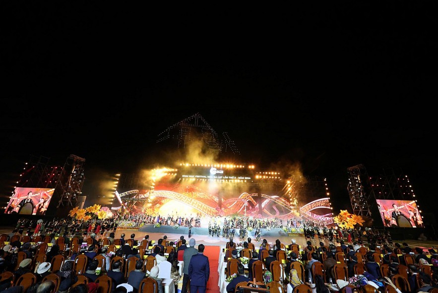 Phó Thủ tướng Nguyễn Hòa Bình dự khai mạc Festival hoa Đà Lạt lần thứ X Phó Thủ tướng Nguyễn Hòa Bình dự khai mạc Festival hoa Đà Lạt lần thứ X