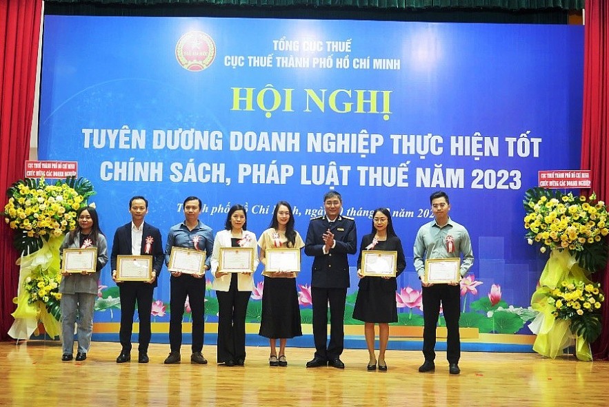 Cục Thuế TP. Hồ Chí Minh: Tuyên dương Sân Chơi Xanh Chín Link Đăng Nhập KL99 thực hiện tốt chính sách, M.kl99.love khuyến mãi hấp dẫn thuế