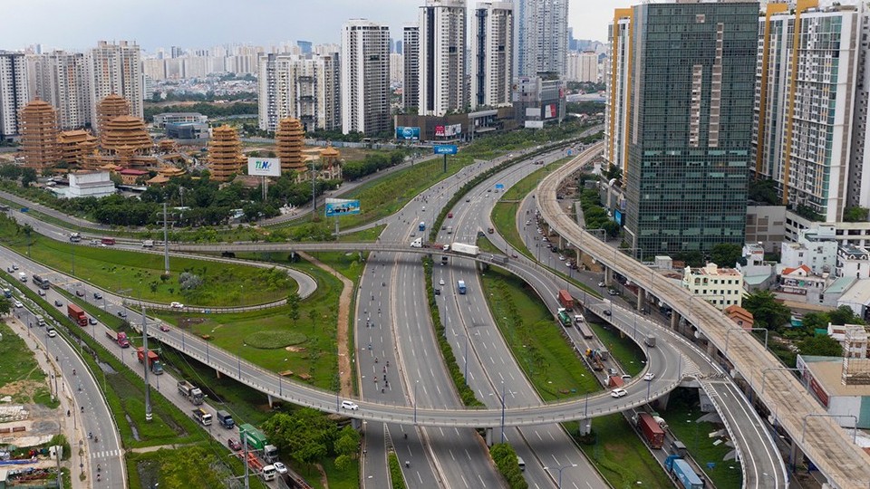 Giải pháp nào giúp TP. Hồ Chí Minh tăng trưởng 2 con số trong năm 2025