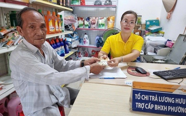 Nhiều địa phương chi trả lương hưu, trợ cấp bảo hiểm xã hội từ ngày 1/6