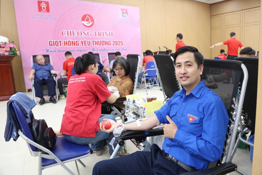 Đoàn Thanh niên Bộ Kl99kl tải ứng dụng tổ chức hiến máu tình nguyện nhân Kỷ niệm 80 năm Ngày truyền thống ngành Kl99kl tải ứng dụng