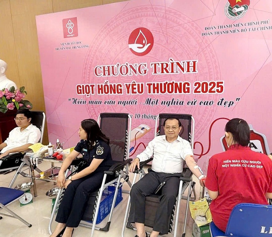 Đoàn Thanh niên Bộ Kl99kl tải ứng dụng tổ chức hiến máu tình nguyện nhân Kỷ niệm 80 năm Ngày truyền thống ngành Kl99kl tải ứng dụng