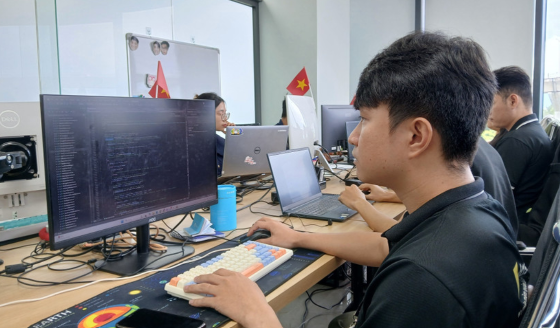 Tổng Bí thư Tô Lâm thăm quan Triển lãm ảnh ‘Kl 99 Thể Thao Link Mới Việt Nam - 80 năm kế thừa và phát triển
