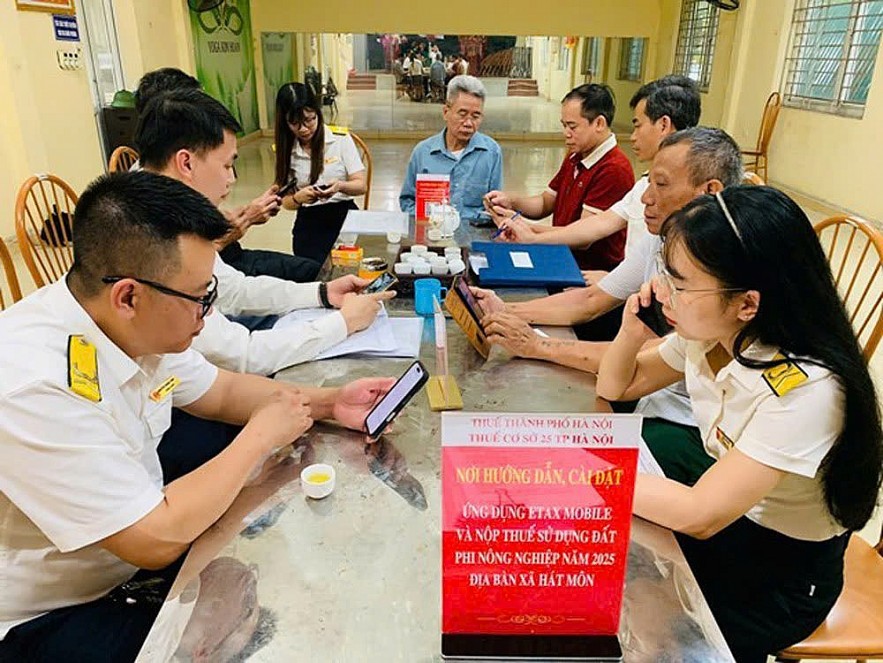 Thuế TP. Hà Nội đồng loạt ra quân hỗ trợ chuyển đổi số Thuế TP. Hà Nội đồng loạt ra quân hỗ trợ chuyển đổi số