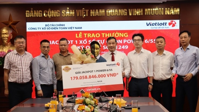 nam giao vien tai da nang trung jackpot hon 179 ty dong