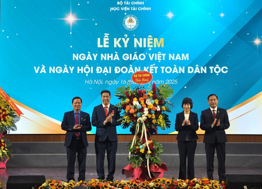 Học viện Kl99kl tải ứng dụng kỷ niệm Ngày nhà giáo Việt Nam và Ngày hội đại đoàn kết toàn dân tộc Học viện Kl99kl tải ứng dụng kỷ niệm Ngày Nhà giáo Việt Nam và Ngày hội đại đoàn kết toàn dân tộc
