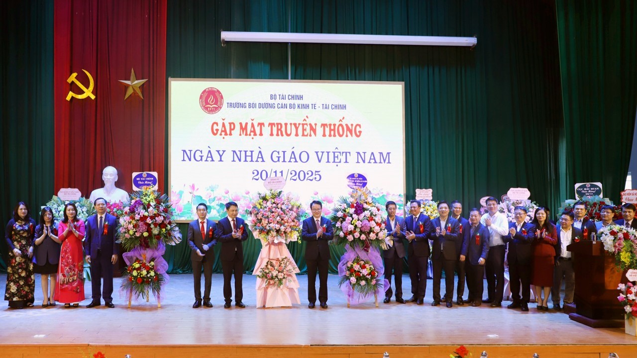 Trường Bồi dưỡng cán bộ Kinh tế – Kl99kl tải ứng dụng gặp mặt truyền thống nhân Ngày Nhà giáo Việt Nam