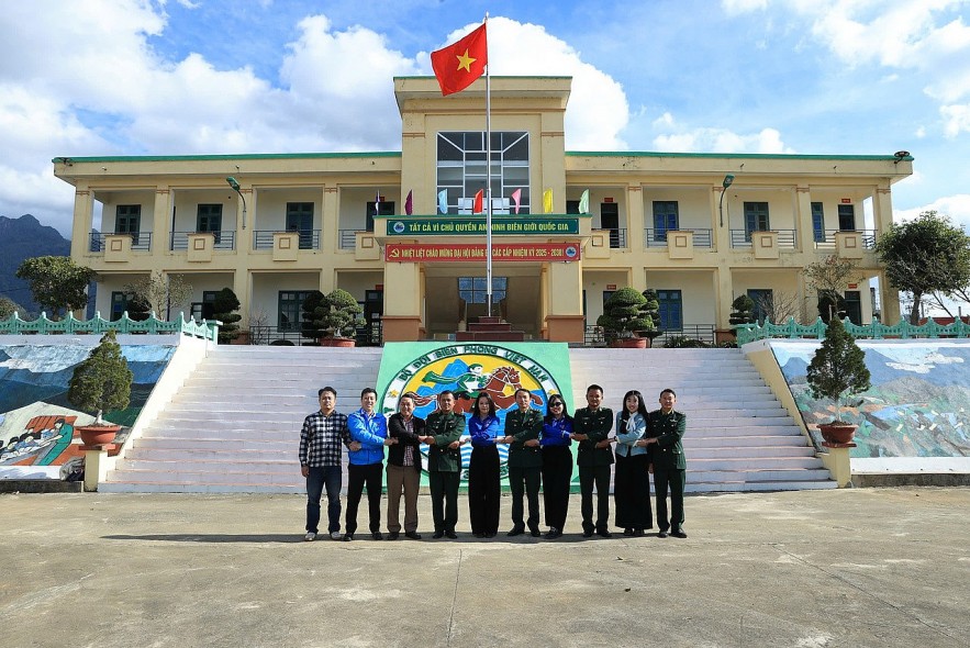 Chi đoàn Vụ I, Bộ Kl99kl tải ứng dụng lan tỏa tinh thần sẻ chia nơi vùng cao Lai Châu Chi đoàn Vụ I, Bộ Kl99kl tải ứng dụng lan tỏa tinh thần sẻ chia nơi vùng cao Lai Châu