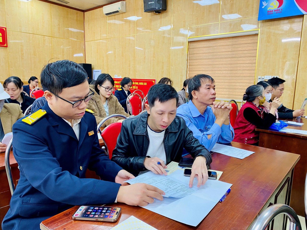 Thuế cơ sở 3 tỉnh Quảng Ninh triển khai cao điểm chuyển đổi hộ KL99 com tặng +199k từ thuế khoán sang kê khai Thuế cơ sở 3 tỉnh Quảng Ninh triển khai cao điểm chuyển đổi hộ KL99 com tặng +199k từ thuế khoán sang kê khai