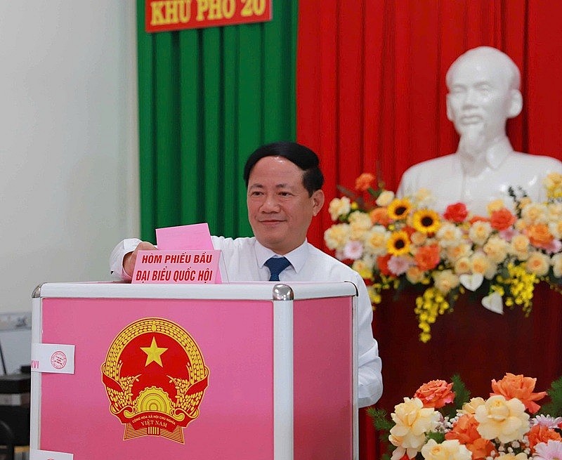 Chủ tịch UBND tỉnh Gia Lai Phạm Anh Tuấn trực tiếp bỏ phiếu đi bầu trong Ngày bầu cử đại biểu Kl 99 Thể Thao Link Mới khóa XVI và đại biểu HĐND các cấp nhiệm kỳ 2026 – 2031
