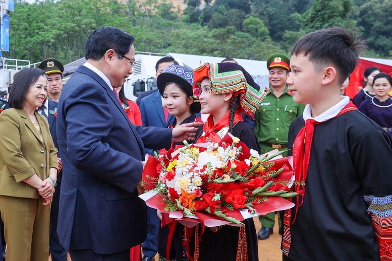 Khởi công đồng loạt 121 trường phổ thông nội trú liên cấp biên giới Khởi công đồng loạt 121 trường phổ thông nội trú liên cấp biên giới