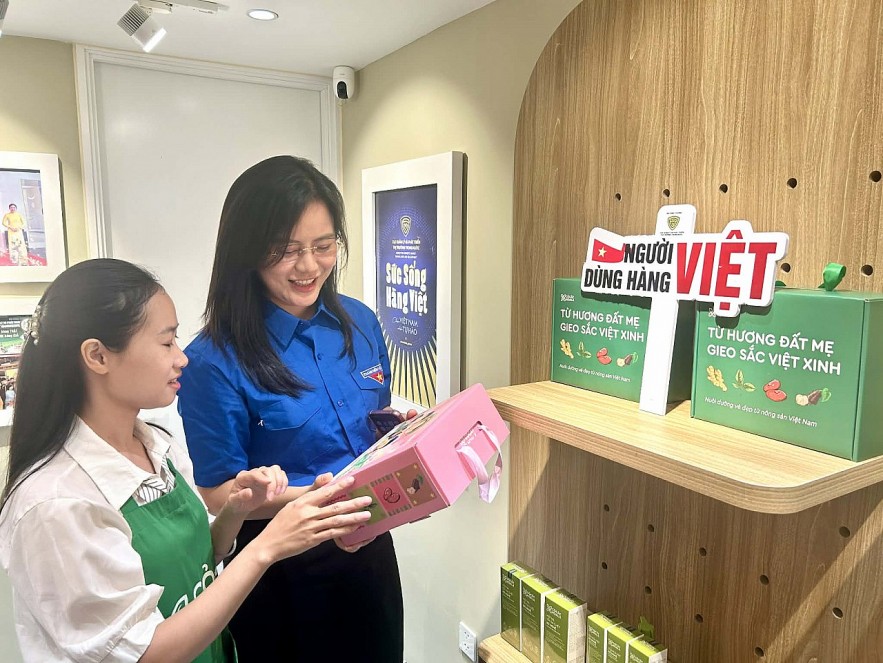 undefined Hà Nội: Hàng Việt “lên sóng” tại Tràng Tiền, giới trẻ tiếp sức tiêu dùng nội địa