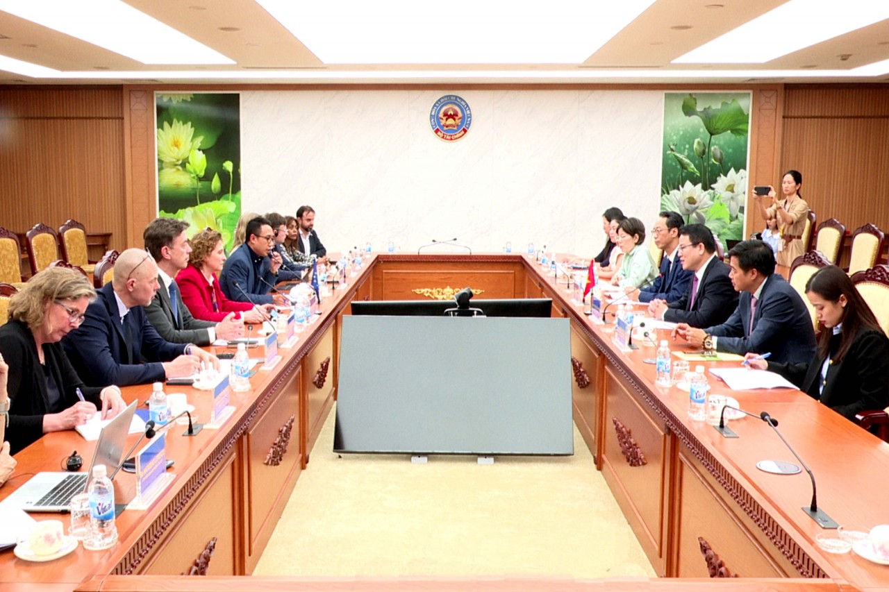 Thứ trưởng Bộ Kl99kl tải ứng dụng Trần Quốc Phương tiếp Phó Chủ tịch EIB Nicola Beer Thứ trưởng Bộ Kl99kl tải ứng dụng Trần Quốc Phương tiếp Phó Chủ tịch EIB Nicola Beer