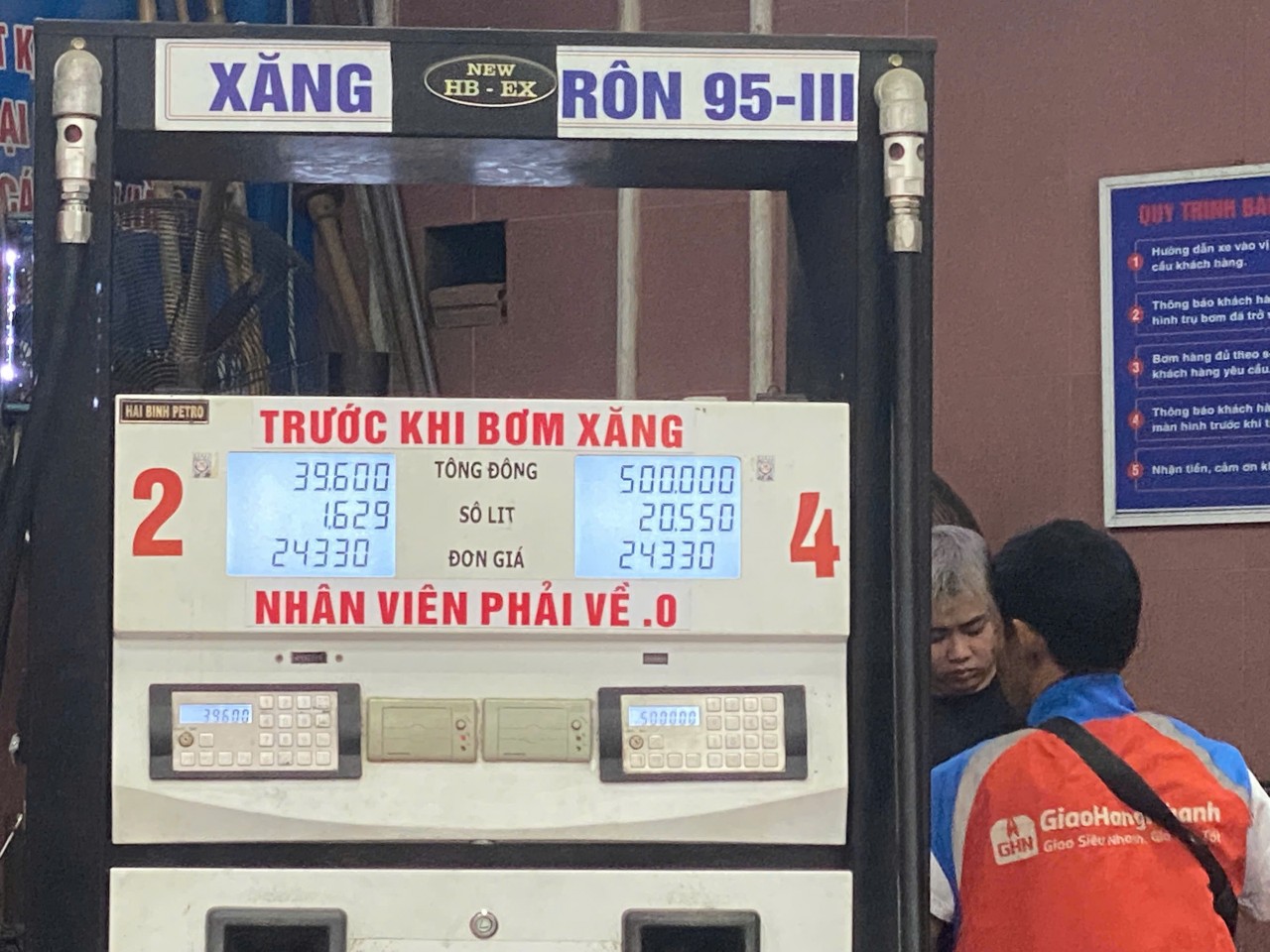 Giảm hết thuế bảo vệ môi trường, thuế giá trị gia tăng, thuế tiêu thụ đặc biệt đối với xăng, dầu và nhiên liệu bay