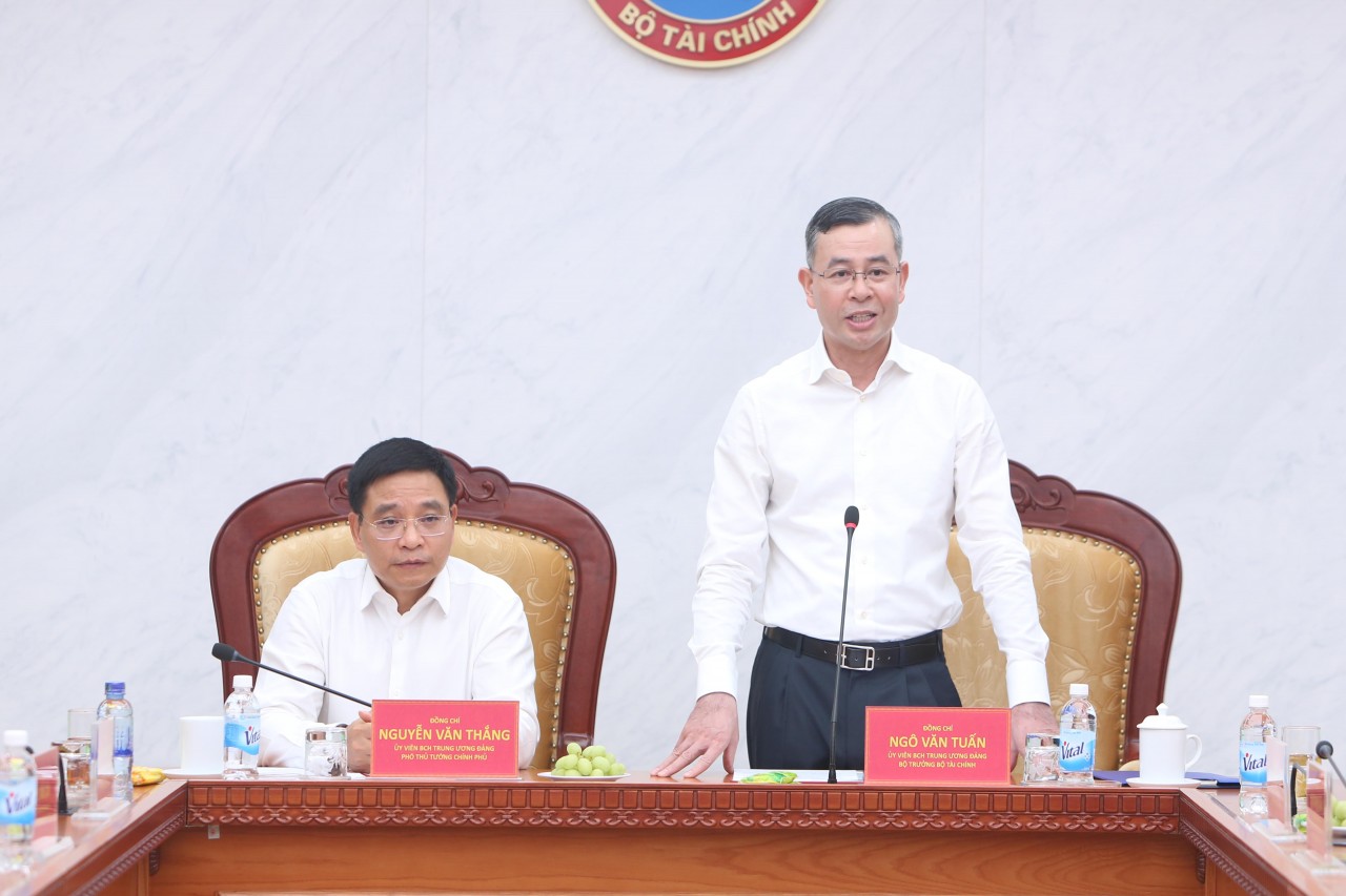 Bộ trưởng Ngô Văn Tuấn nhận bàn giao nhiệm vụ: Vinh dự lớn lao, trách nhiệm nặng nề Bộ trưởng Ngô Văn Tuấn nhận bàn giao nhiệm vụ: Vinh dự lớn lao, trách nhiệm nặng nề