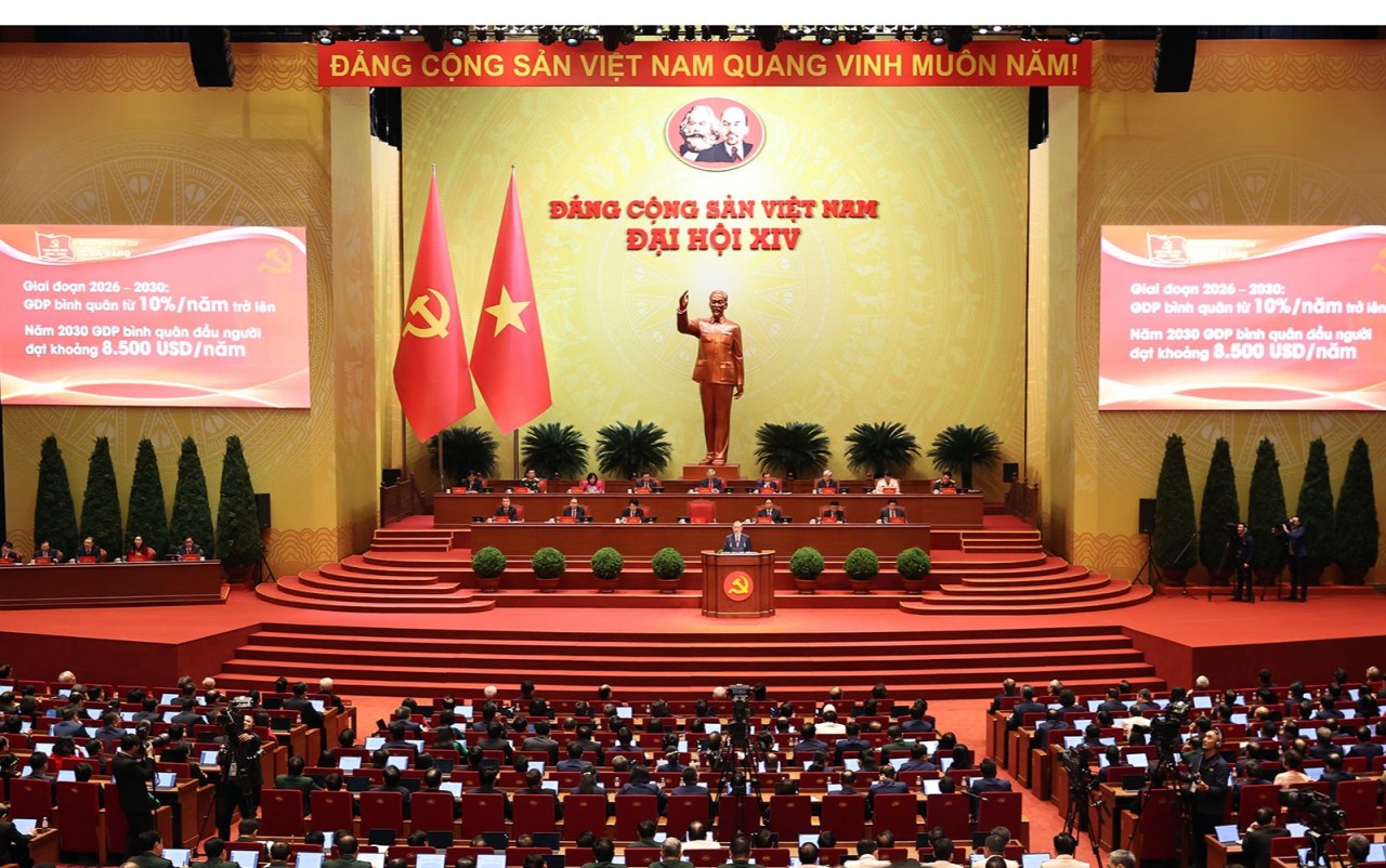 Ánh sáng Hồ Chí Minh soi đường cho chúng ta đi Ánh sáng Hồ Chí Minh soi đường cho chúng ta đi