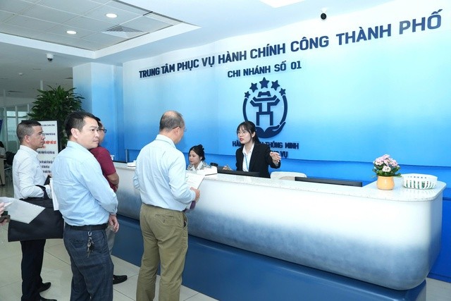 Tiếp tục hoàn thiện tổ chức bộ máy của hệ thống chính trị Tiếp tục hoàn thiện tổ chức bộ máy của hệ thống chính trị