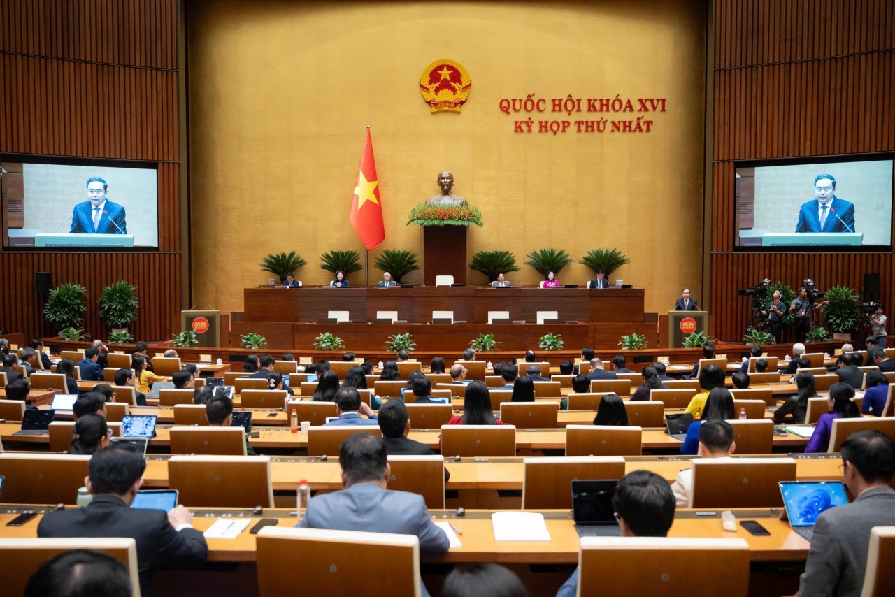 Kỳ họp thứ Nhất bế mạc: Tạo khí thế, động lực mới cho nhiệm kỳ mới