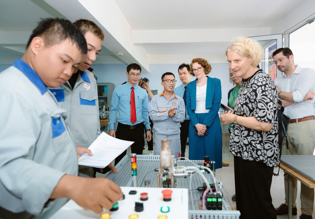 Kl99ok nhận ưu đãi bất ngờ Đức hỗ trợ phục hồi đào tạo nghề ở miền Trung sau bão lũ