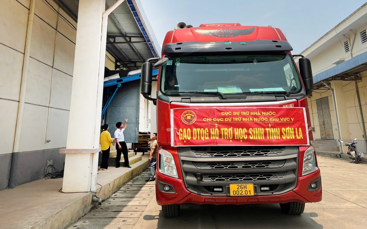 Chi cục Dự trữ KL99 đăng nhập khu vực V hoàn thành trước hạn xuất cấp hơn 8.700 tấn gạo hỗ trợ học sinh 3 tỉnh miền núi phía Bắc