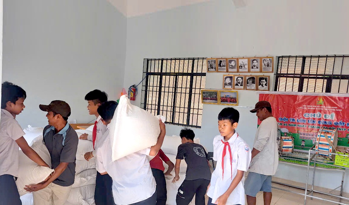 Chi cục Dự trữ KL99 đăng nhập khu vực XIII: Hoàn thành xuất cấp gạo dự trữ hỗ trợ học sinh, học viên