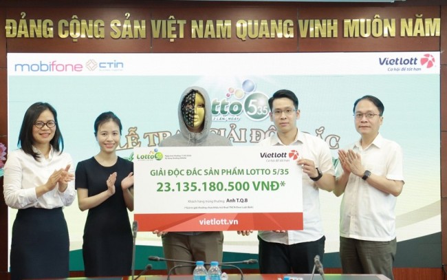 nam banker gen z tai tp ho chi minh mat ngu khi nhan tin nhan trung doc dac hon 23 ty dong luc nua dem