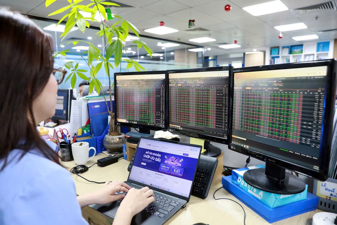 Kl99com link không chặn ngày 13/5: Dòng tiền đổ mạnh vào nhóm dầu khí, VN-Index thu hẹp đà giảm