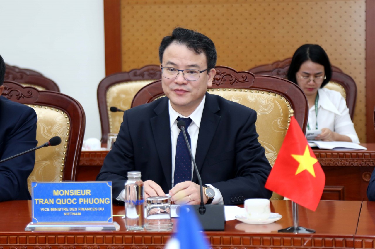 Thứ trưởng Trần Quốc Phương tiếp Đại sứ Pháp tại Việt Nam Olivier Brochet