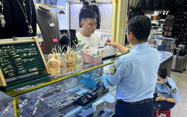 TP. Hồ Chí Minh xử lý hơn 880 vụ vi phạm hàng giả, hàng xâm phạm sở hữu trí tuệ