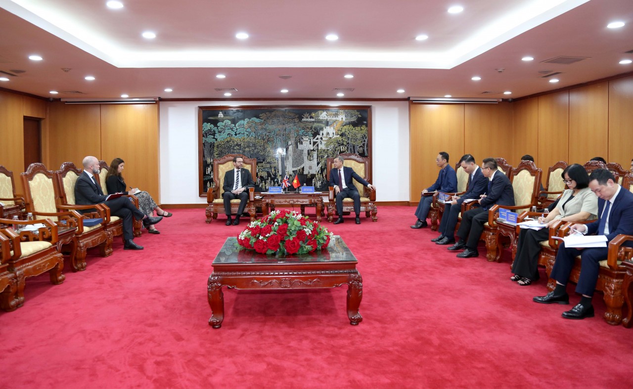 Bộ trưởng Ngô Văn Tuấn tiếp Đại sứ Anh tại Việt Nam: Củng cố quan hệ đối tác chiến lược toàn diện