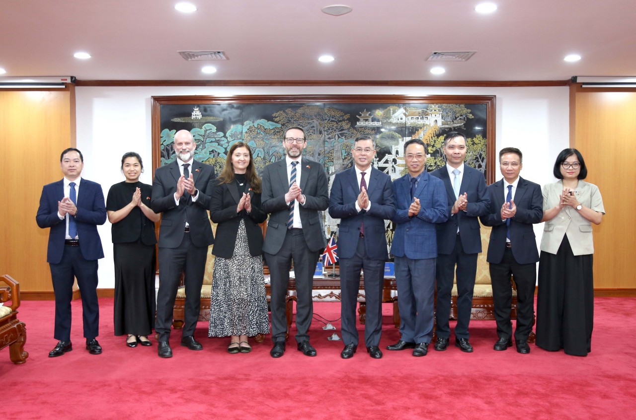 Bộ trưởng Ngô Văn Tuấn tiếp Đại sứ Anh tại Việt Nam: Củng cố quan hệ đối tác chiến lược toàn diện