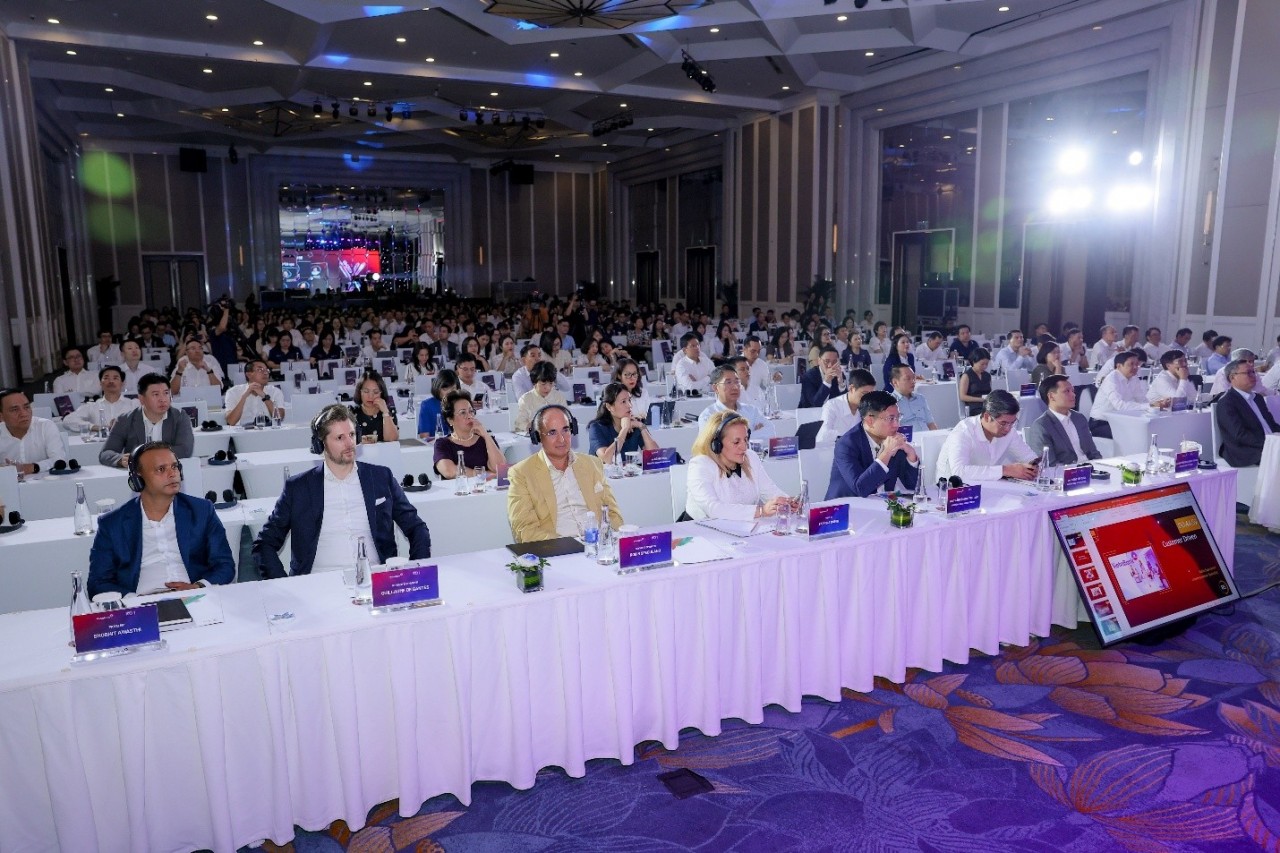 Ngân hàng tương lai cạnh tranh bằng trải nghiệm khách hàng, dữ liệu và AI Ngân hàng tương lai cạnh tranh bằng trải nghiệm khách hàng, dữ liệu và AI