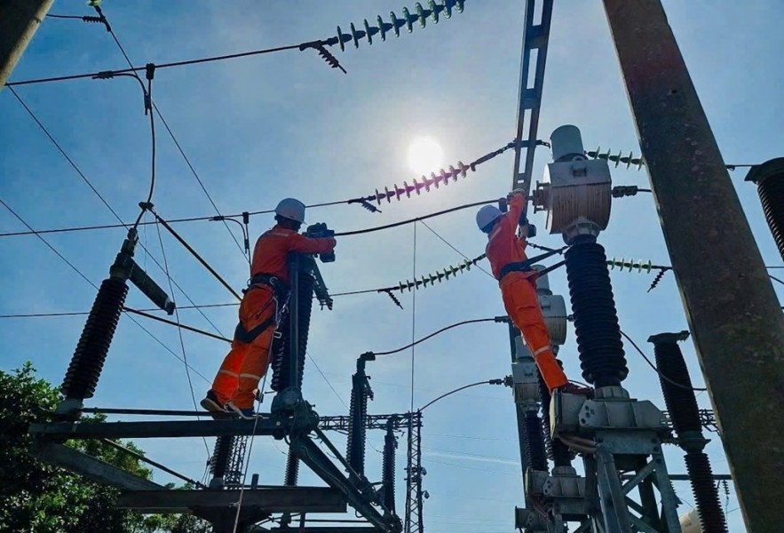 Tiêu thụ điện tăng cao, EVN triển khai đồng bộ nhiều giải pháp cung cấp điện