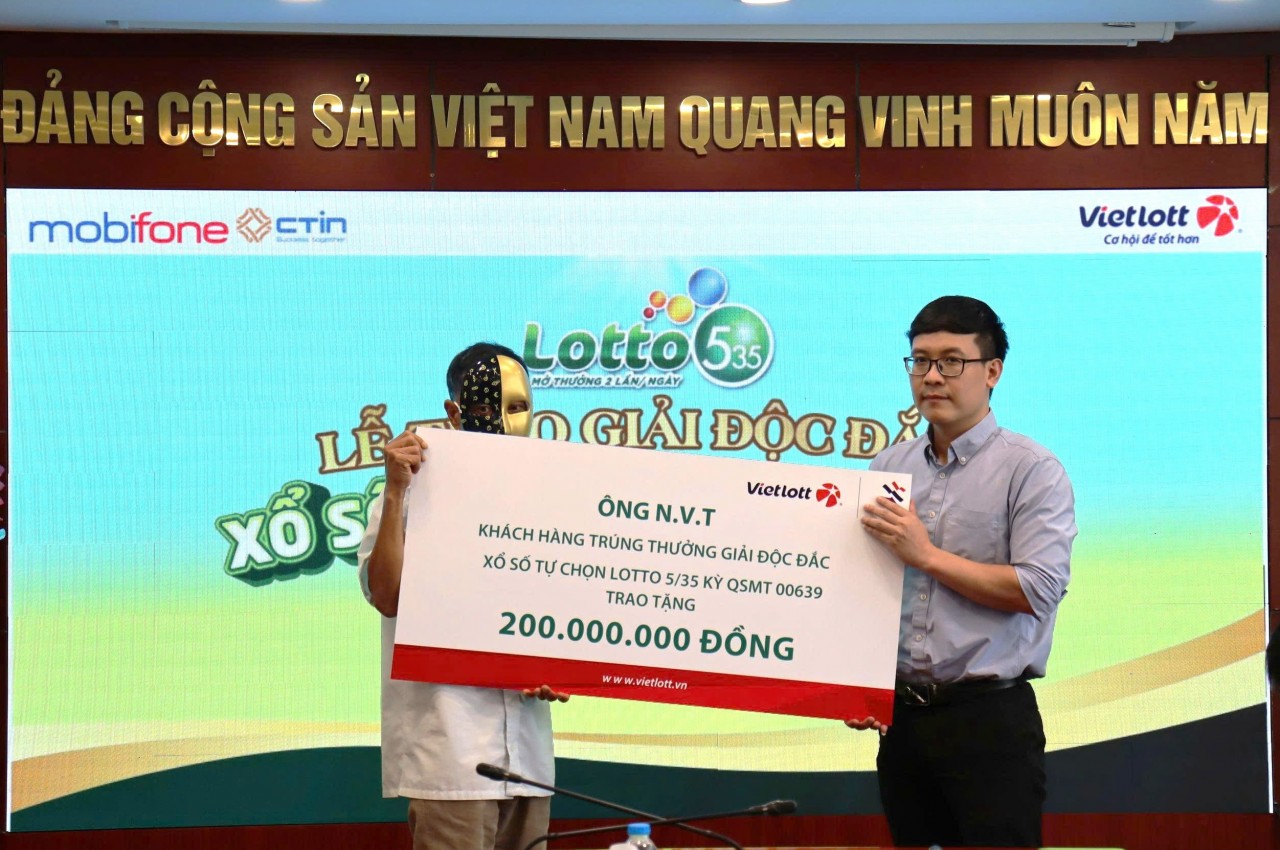 Mua bộ số từ tính năng “Thần tài chọn” trên Vietlott SMS, người đàn ông ở Lâm Đồng trúng độc đắc xổ số quay nhanh Lotto 5/35 hơn 15 tỷ đồng Mua bộ số từ tính năng “Thần tài chọn” trên Vietlott SMS, người đàn ông ở Lâm Đồng trúng độc đắc xổ số quay nhanh Lotto 5/35 hơn 15 tỷ đồng