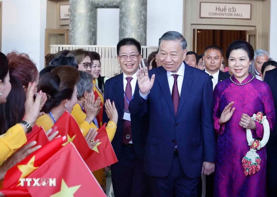 Tổng Bí thư, Chủ tịch nước Tô Lâm gặp gỡ cộng đồng người Việt Nam tại Thái Lan
