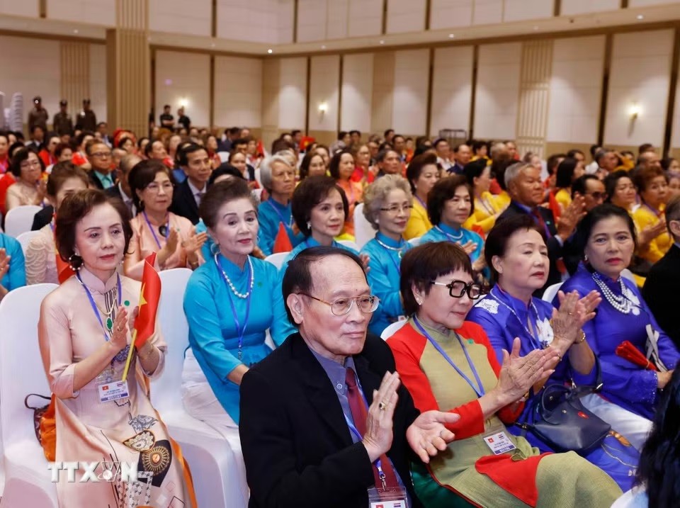 Tổng Bí thư, Chủ tịch nước Tô Lâm gặp gỡ cộng đồng người Việt Nam tại Thái Lan