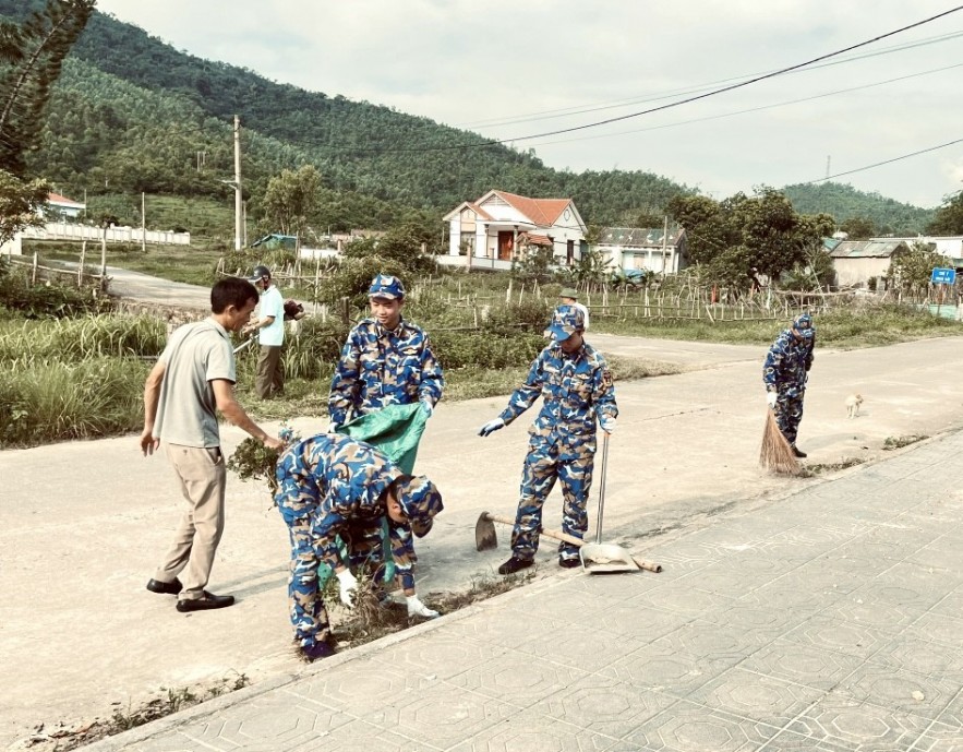 Trung đoàn 151 chung tay bảo vệ môi trường, xây dựng đảo xanh bền vững