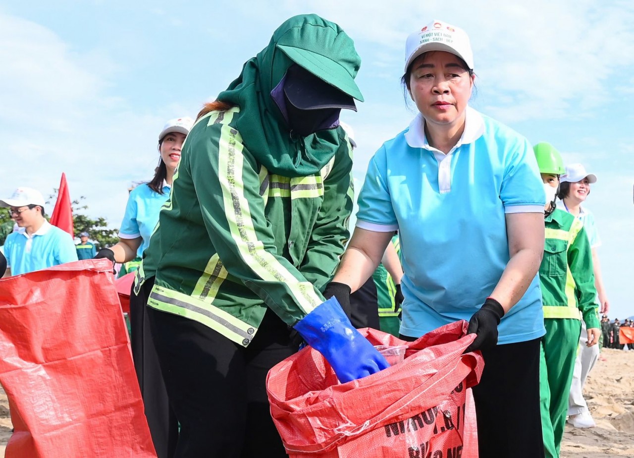 Phát động phong trào toàn dân bảo vệ môi trường: Biến cam kết xanh thành hành động thường nhật Phát động phong trào toàn dân bảo vệ môi trường: Biến cam kết xanh thành hành động thường nhật