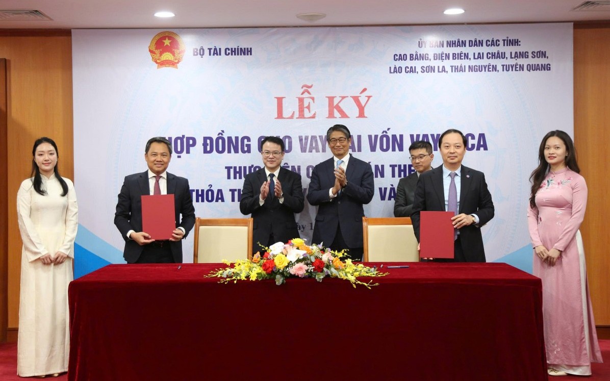 Bộ Kl99kl tải ứng dụng ký kết 11 hợp đồng cho vay lại vốn vay JICA với 8 tỉnh miền núi phía Bắc