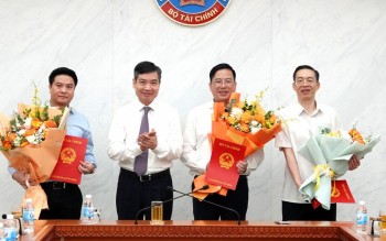 Bộ Kl99kl tải ứng dụng công bố và trao quyết định điều động, bổ nhiệm 3 lãnh đạo cấp cục, vụ
